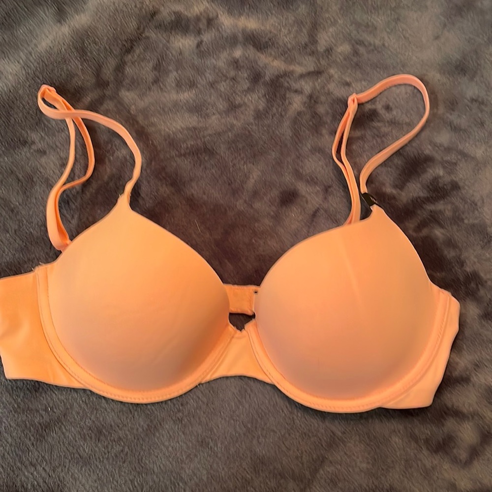 Victoria secret bra 32C brand new never worn no tags
